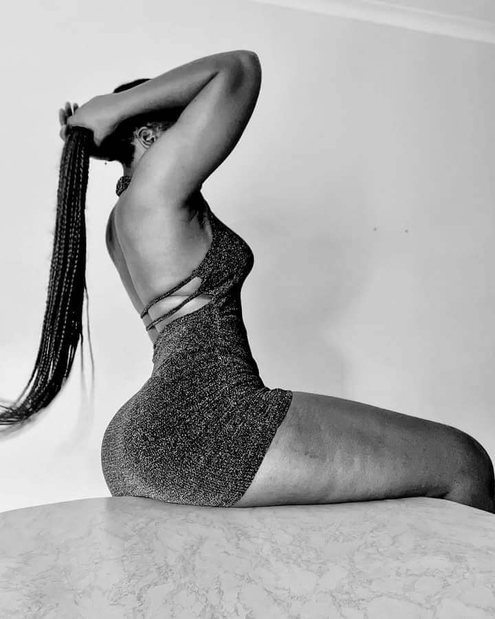 שרה חדשה – בתל אביב – מבנה גוף סקסי בחורה אפריקאית מחול